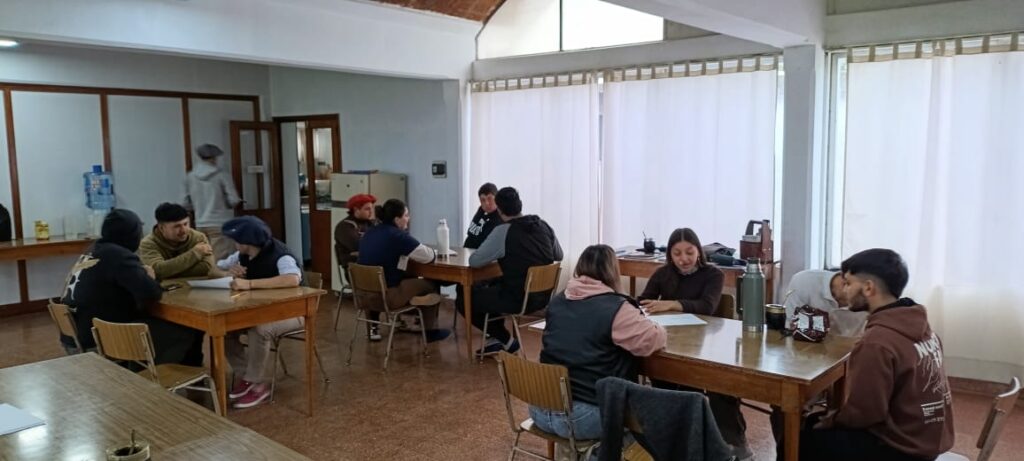 Cuidado y organización comunitaria en contextos rurales y  periurbanos