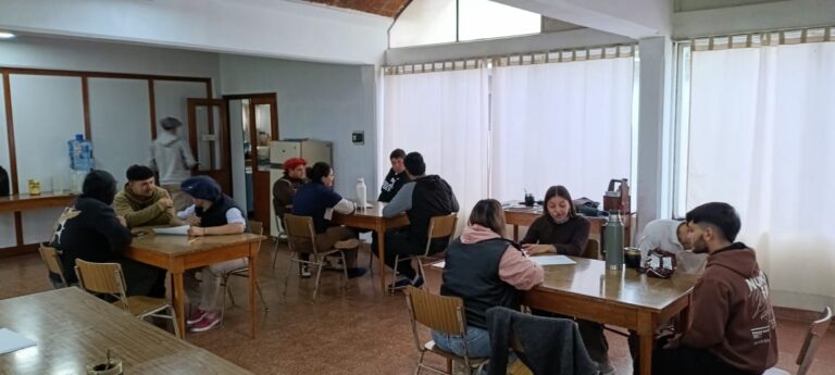 Cuidado y organización comunitaria en contextos rurales y  periurbanos