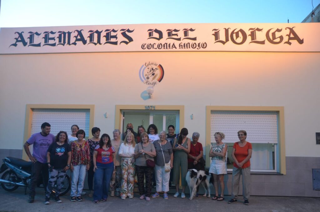 Bichos, yuyos y otras yerbas. Biodiversxs y nativxs.Aula abierta, experiencias y relaciones afectivas multiespecie en territorios biodiversos: Patios y plazas, pastizales y humedales del Partido de Olavarría.