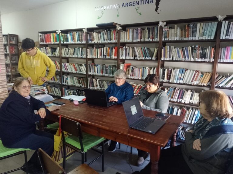 ¡Enredadxs en la biblio!