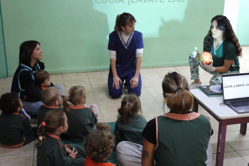 Taller de lavado de manos en el marco del dia Mundial de la Salud